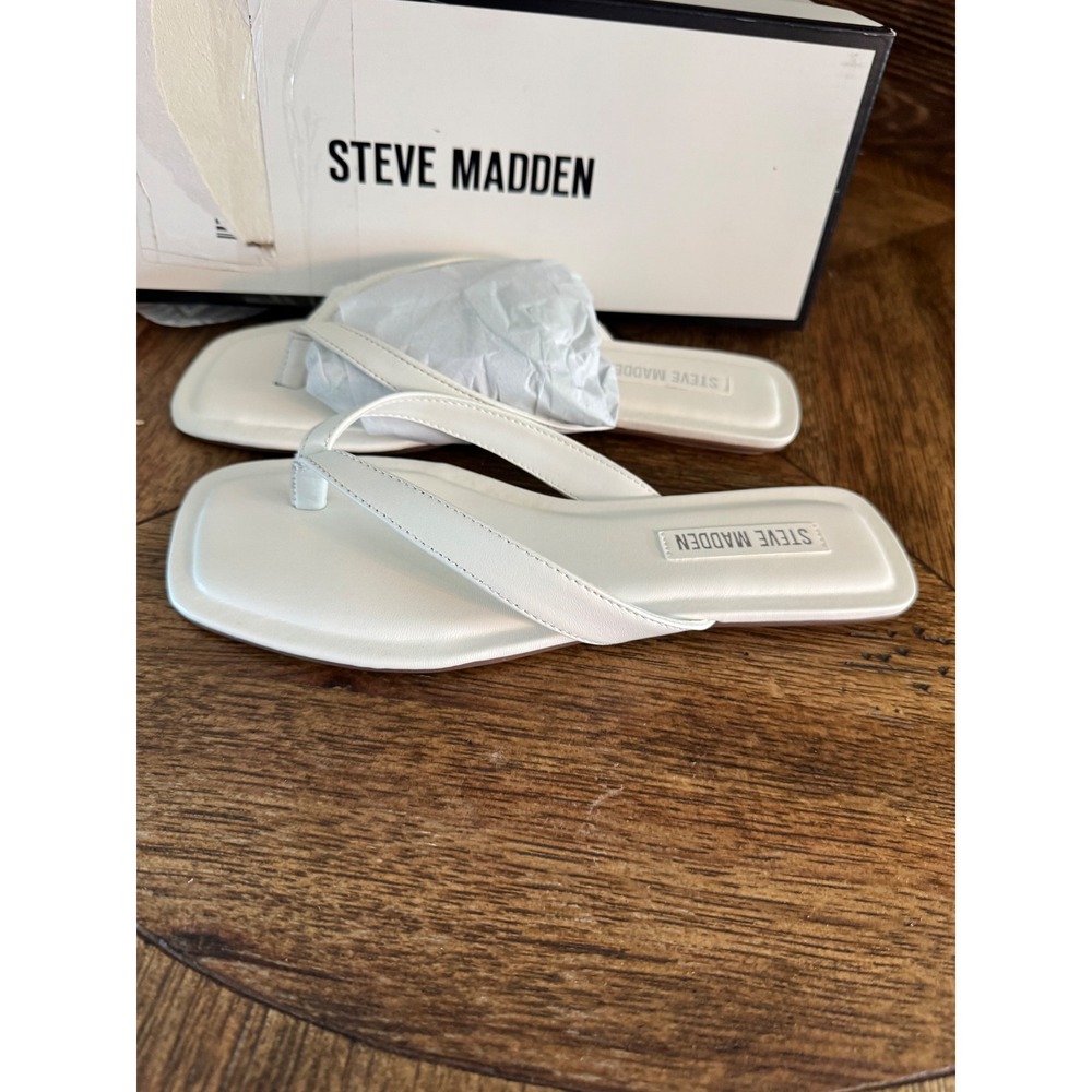 Steve Madden Trella White Leather Square Toe Thong Sandals Womens 6 Flip Flops